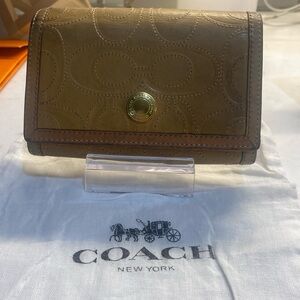 Rare Vintage Coach woman’s Wallet And Dust Bag